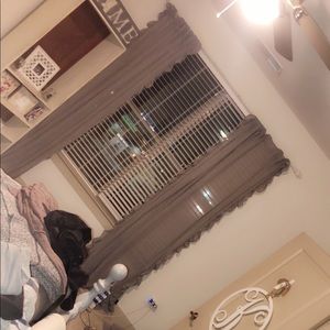 curtains and curtain rod